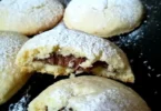 Biscotti al cocco con cuore di Nutella, dolce delizioso e morbido
