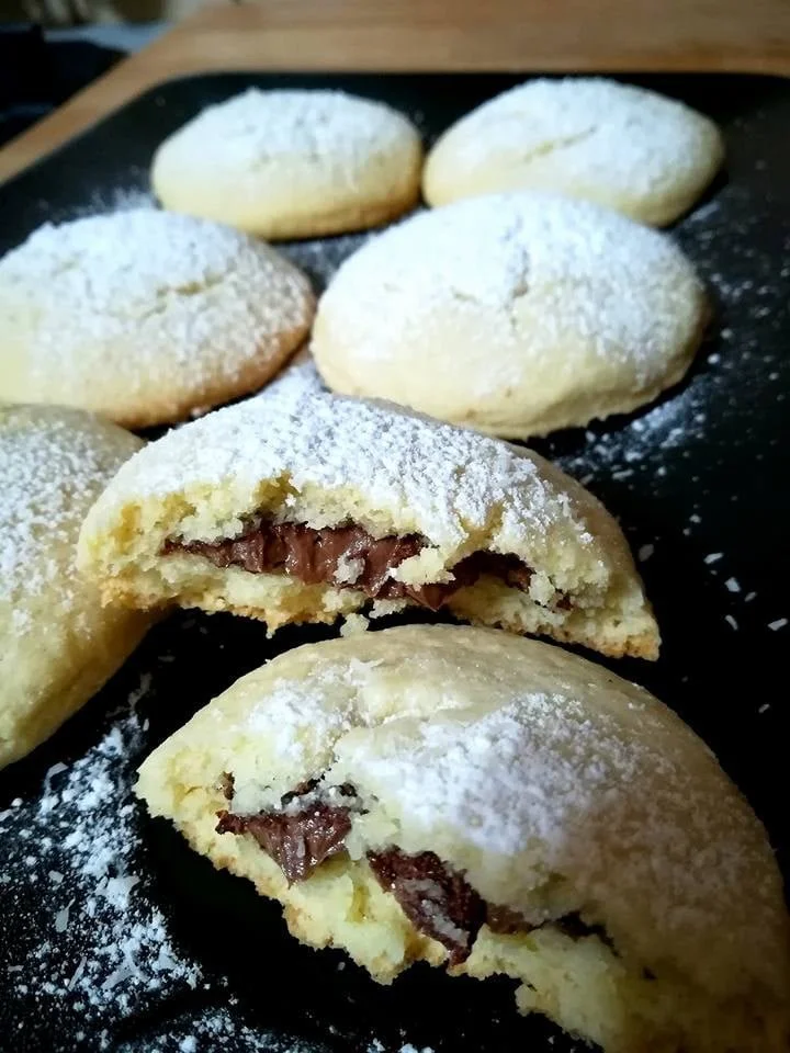 Biscotti al cocco con cuore alla Nutella