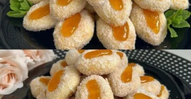 Biscotti alla Cola con Marmellata su un piatto decorativo