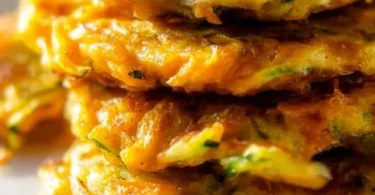 Frittelle di verdure croccanti con ingredienti freschi e colorati