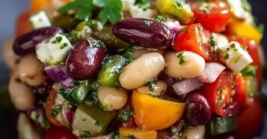 Insalata di Fagioli Mediterranea con ingredienti freschi