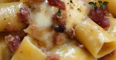 Paccheri con patate, pancetta e scamorza affumicata: un piatto delizioso