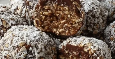 Palline di avena e banana, snack sano e nutriente per ogni occasione.