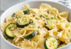 Pasta di Zucchine al Limone con verdure fresche