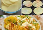 Patate grigliate servite con spezie e erbe aromatiche.