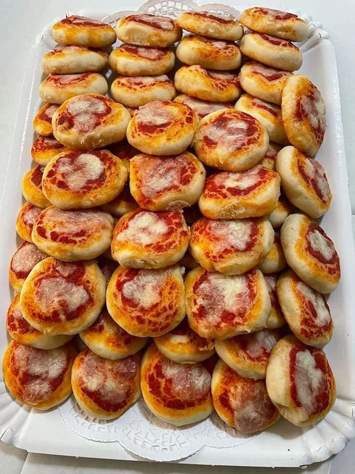 Pizzette super morbide pronte da gustare con ingredienti freschi