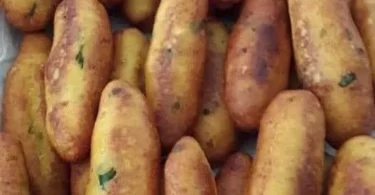 Deliziose polpette di patate dorate e croccanti