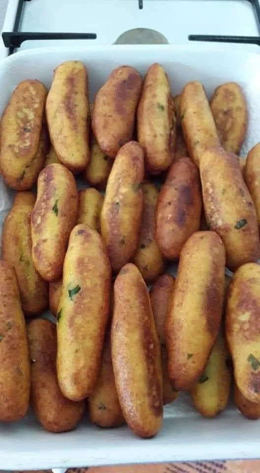 Deliziose polpette di patate dorate e croccanti