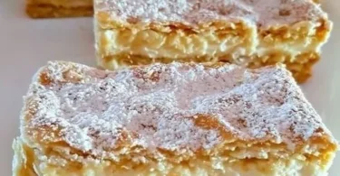 Torta senza cottura con ingredienti freschi e colorati