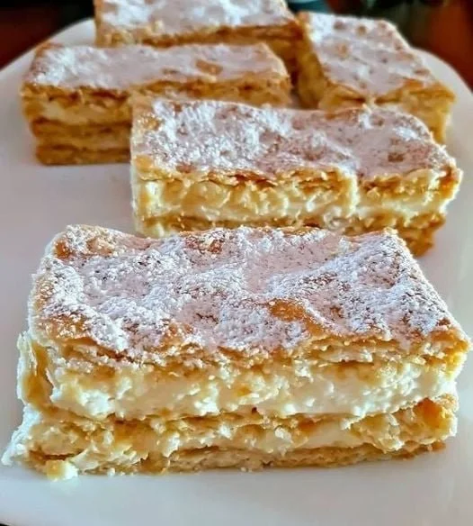 Torta senza cottura con ingredienti freschi e colorati