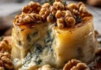Tortino Gorgonzola e Noci servito su un piatto elegante