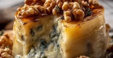 Tortino Gorgonzola e Noci servito su un piatto elegante