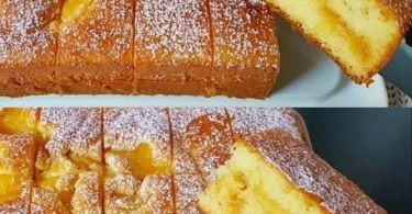 Dolce veloce alle mele appena sfornato, decorato con zucchero a velo.