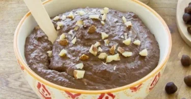 Hummus Dolce al Cacao decorato con scaglie di cioccolato