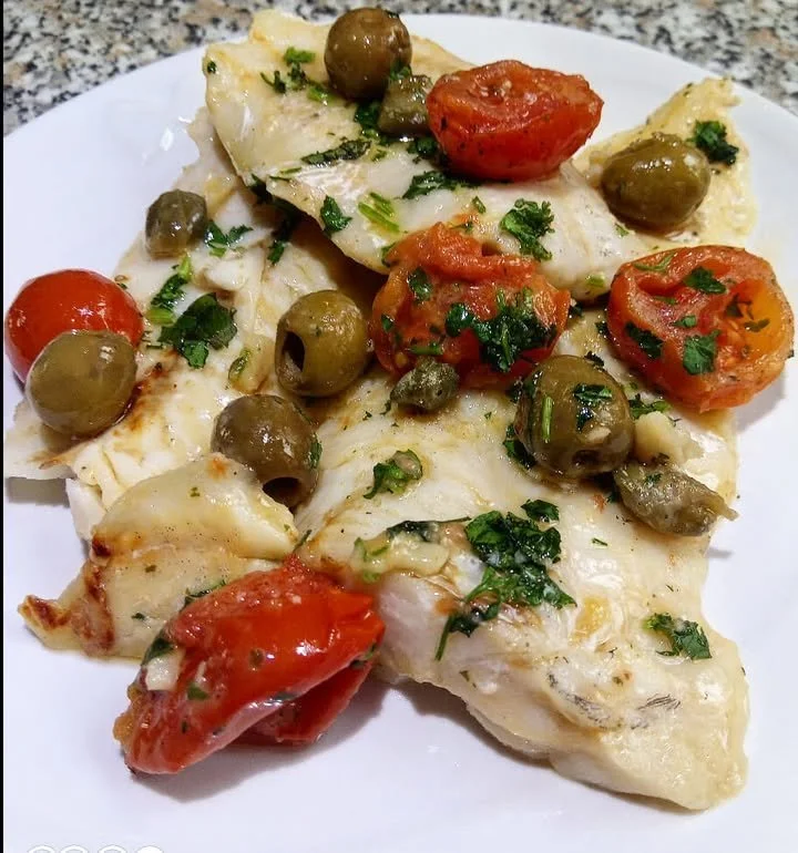 Merluzzo con pomodorini alla siciliana, un piatto tipico della cucina italiana