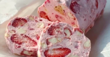 Salame alle Fragole, dolce dessert italiano con fragole fresche