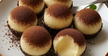 Tartufi al Tiramisù, dolci deliziosi ispirati al classico dessert italiano.