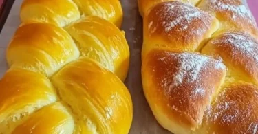 Treccia di Panbrioches appena sfornata, dolce soffice e profumato.