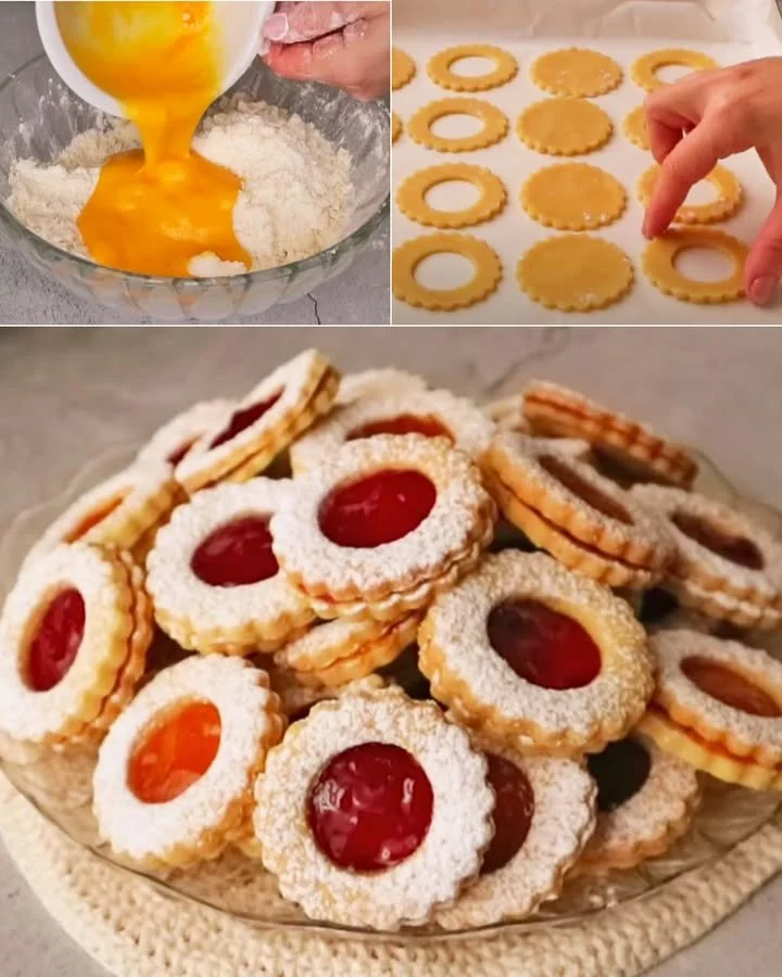 Biscotti con marmellata appena sfornati su un piatto decorativo.
